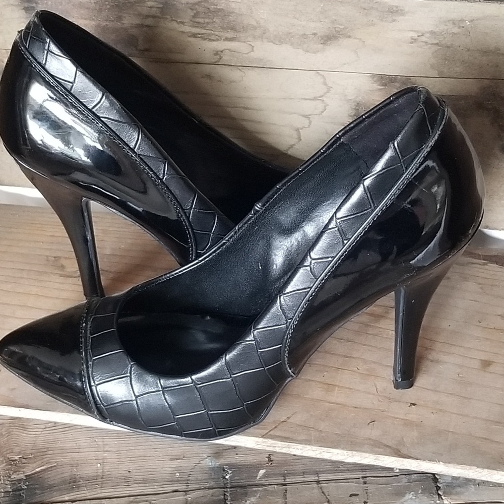 Simply Vera Vera Wang Svarrow Black Pumps